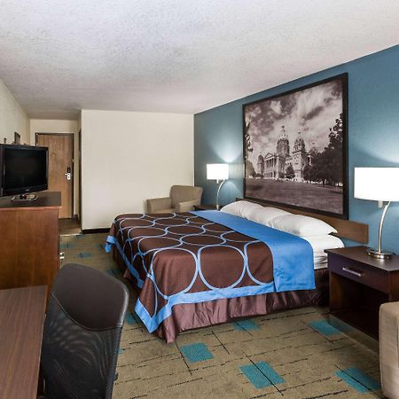 Super 8 By Wyndham Urbandale/Des Moines Area Motel Екстериор снимка