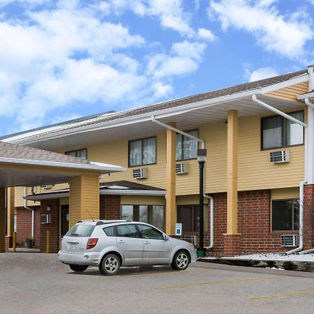 Super 8 By Wyndham Urbandale/Des Moines Area Motel Екстериор снимка