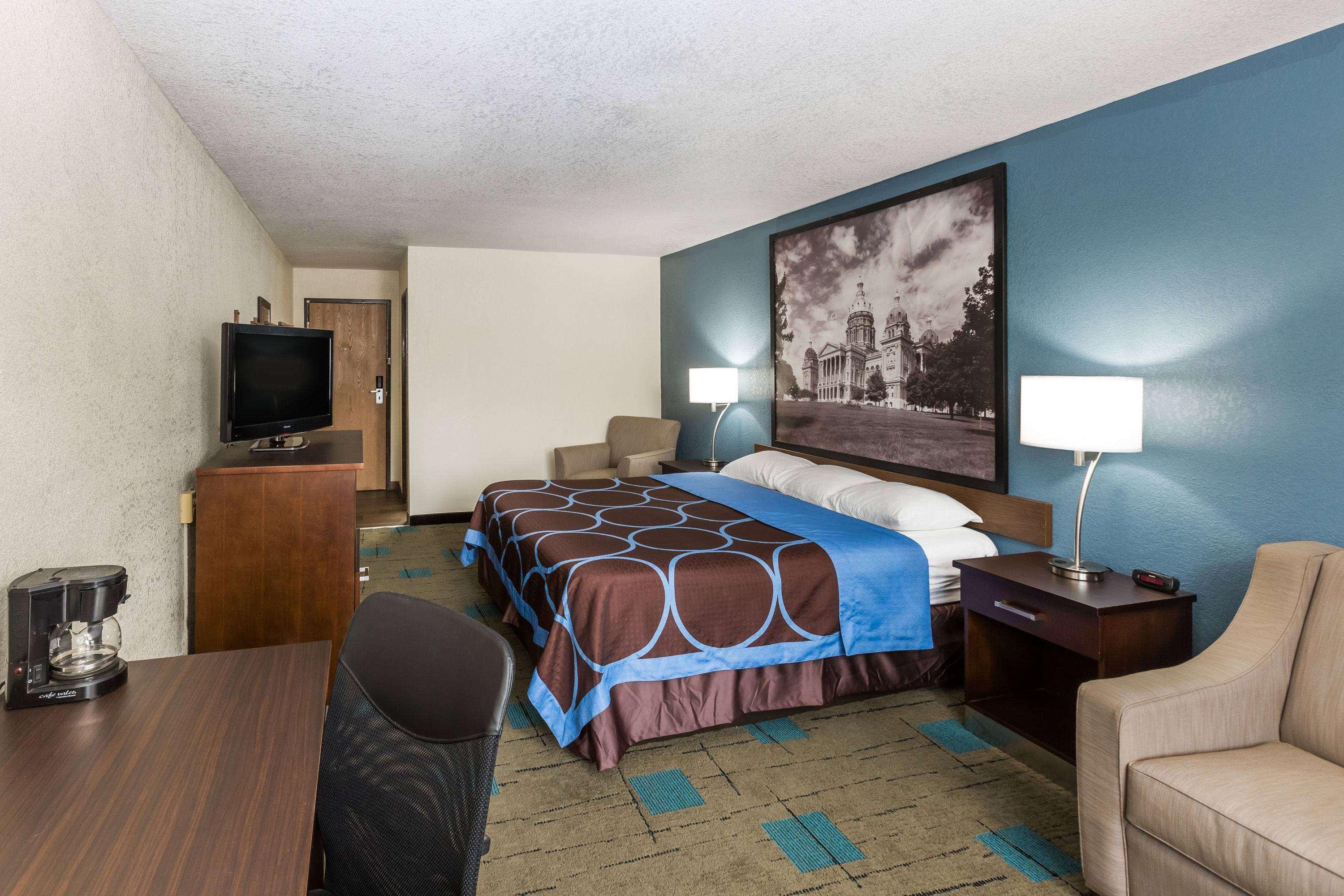 Super 8 By Wyndham Urbandale/Des Moines Area Motel Екстериор снимка