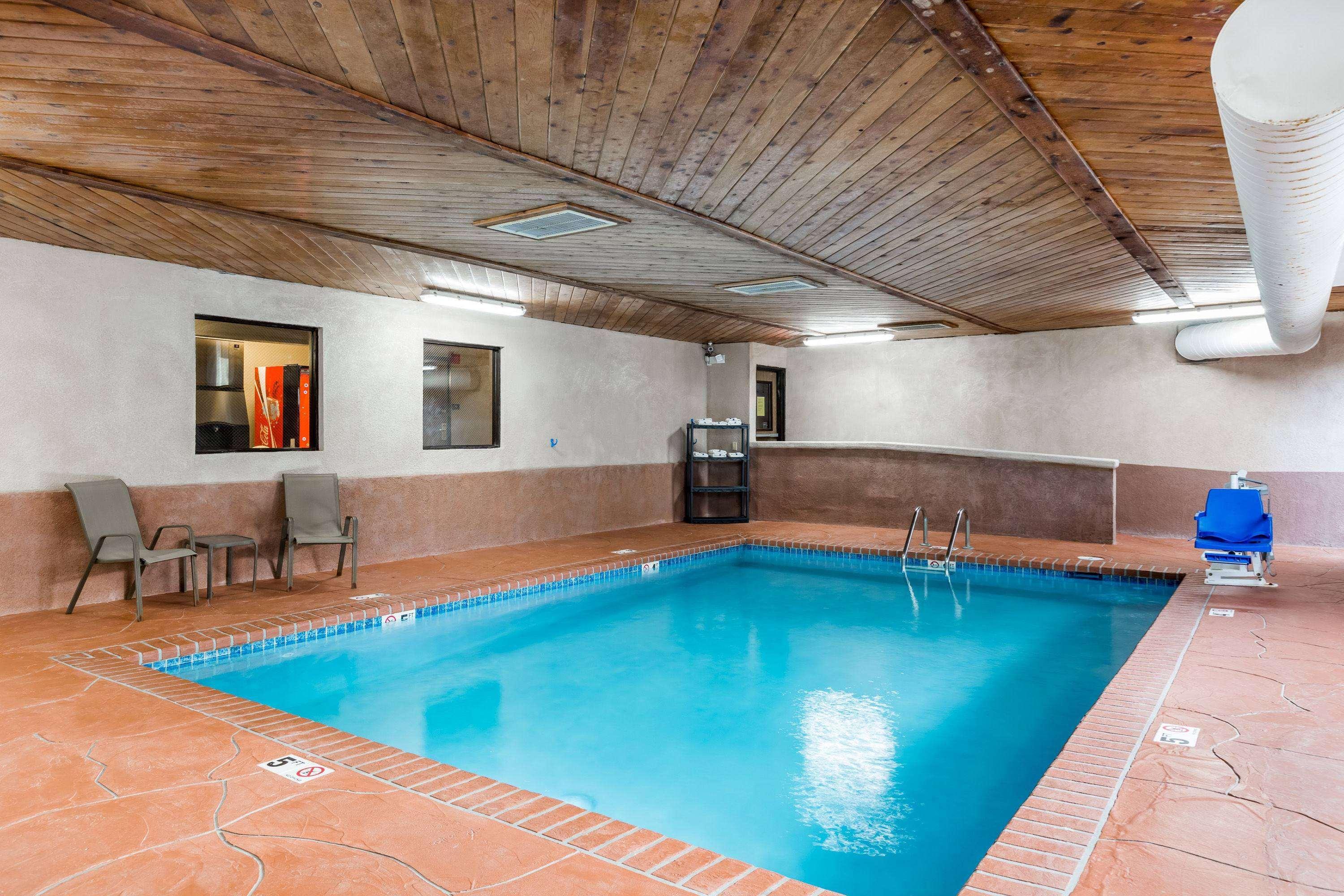 Super 8 By Wyndham Urbandale/Des Moines Area Motel Екстериор снимка