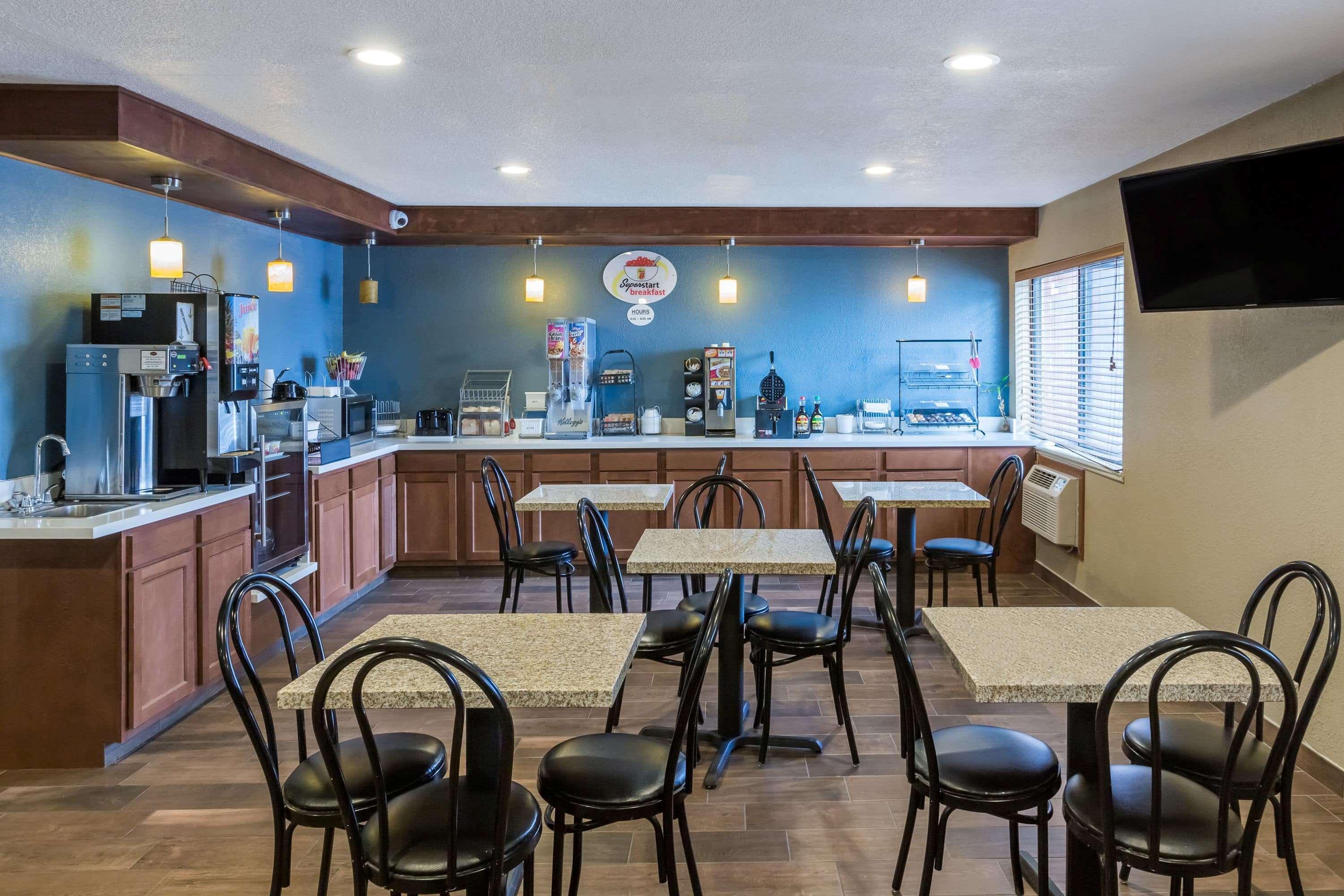 Super 8 By Wyndham Urbandale/Des Moines Area Motel Екстериор снимка