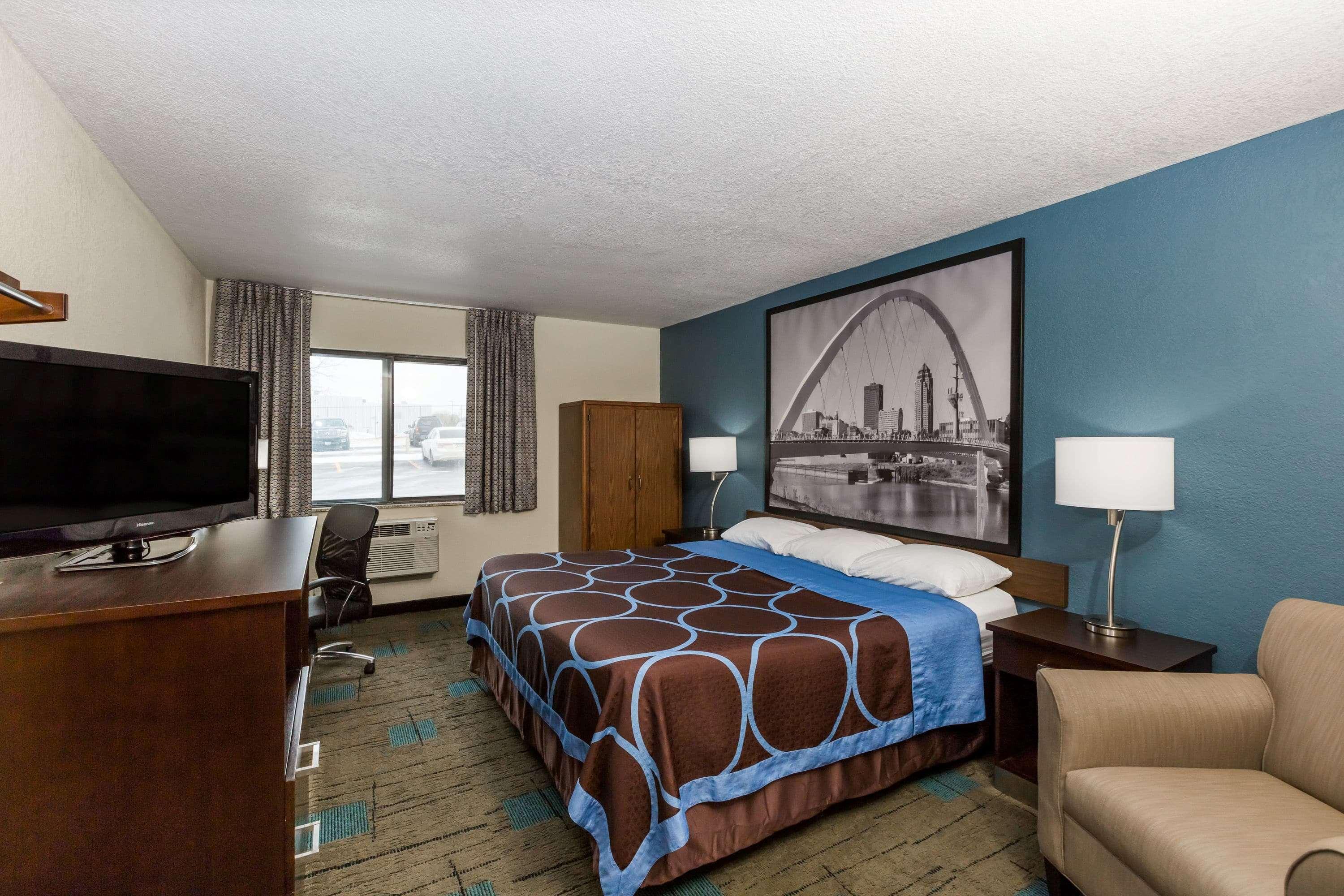 Super 8 By Wyndham Urbandale/Des Moines Area Motel Екстериор снимка