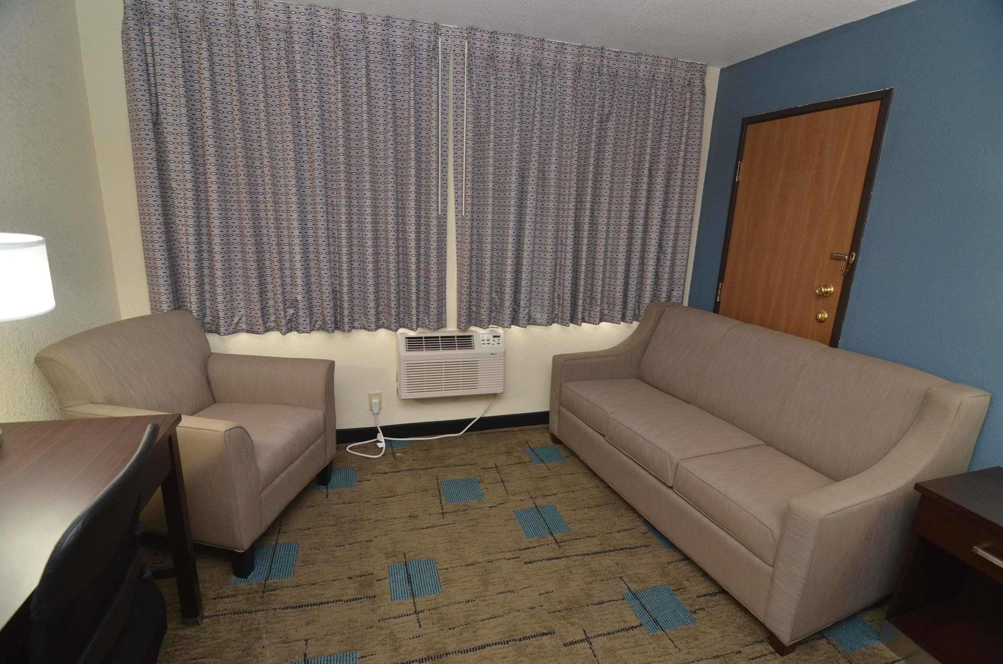 Super 8 By Wyndham Urbandale/Des Moines Area Motel Екстериор снимка
