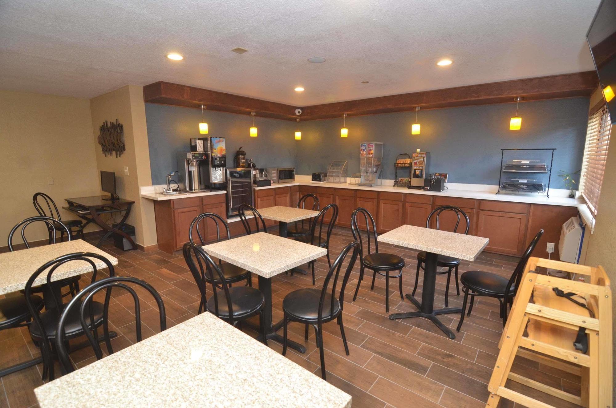 Super 8 By Wyndham Urbandale/Des Moines Area Motel Екстериор снимка