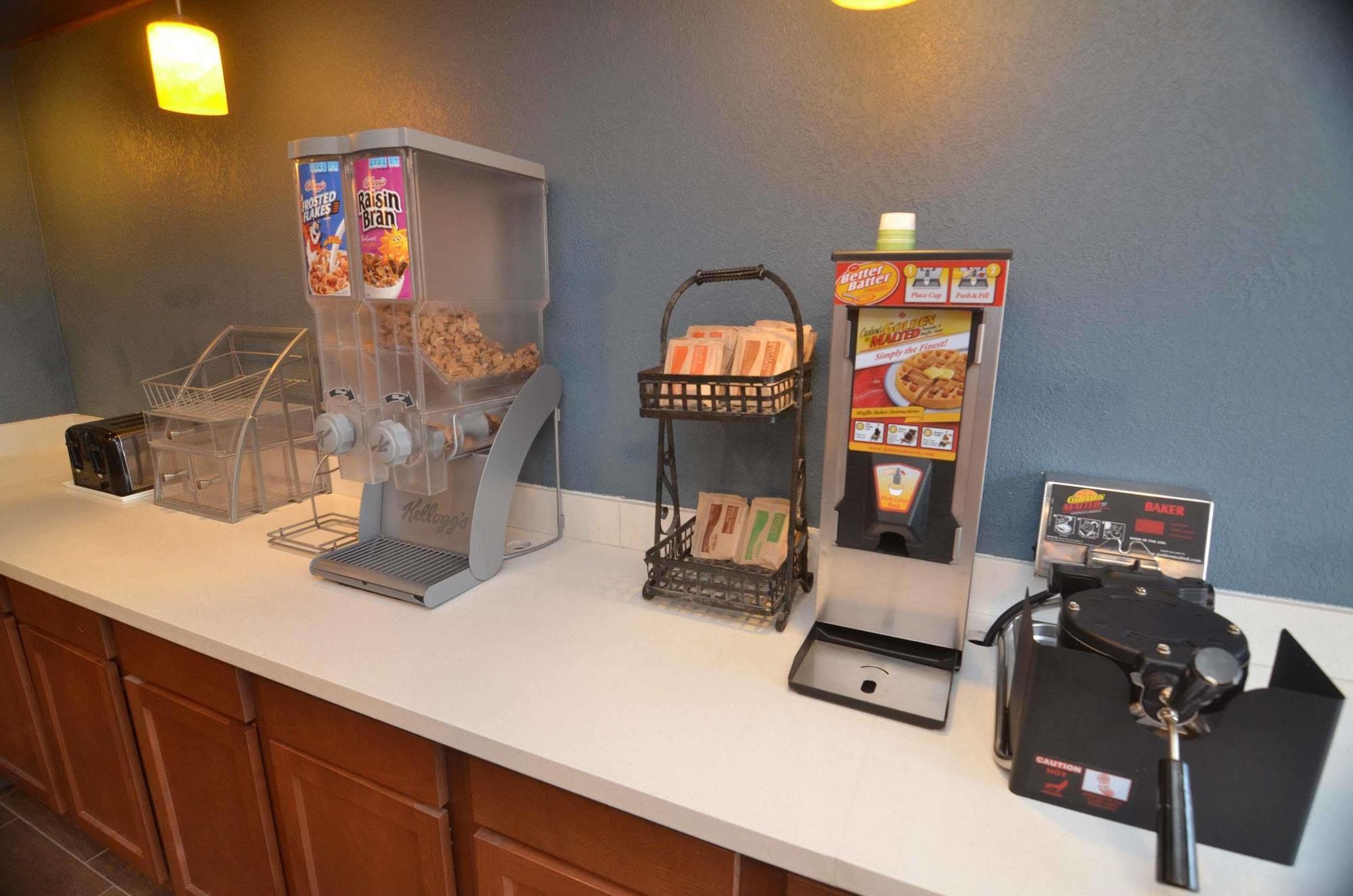 Super 8 By Wyndham Urbandale/Des Moines Area Motel Екстериор снимка