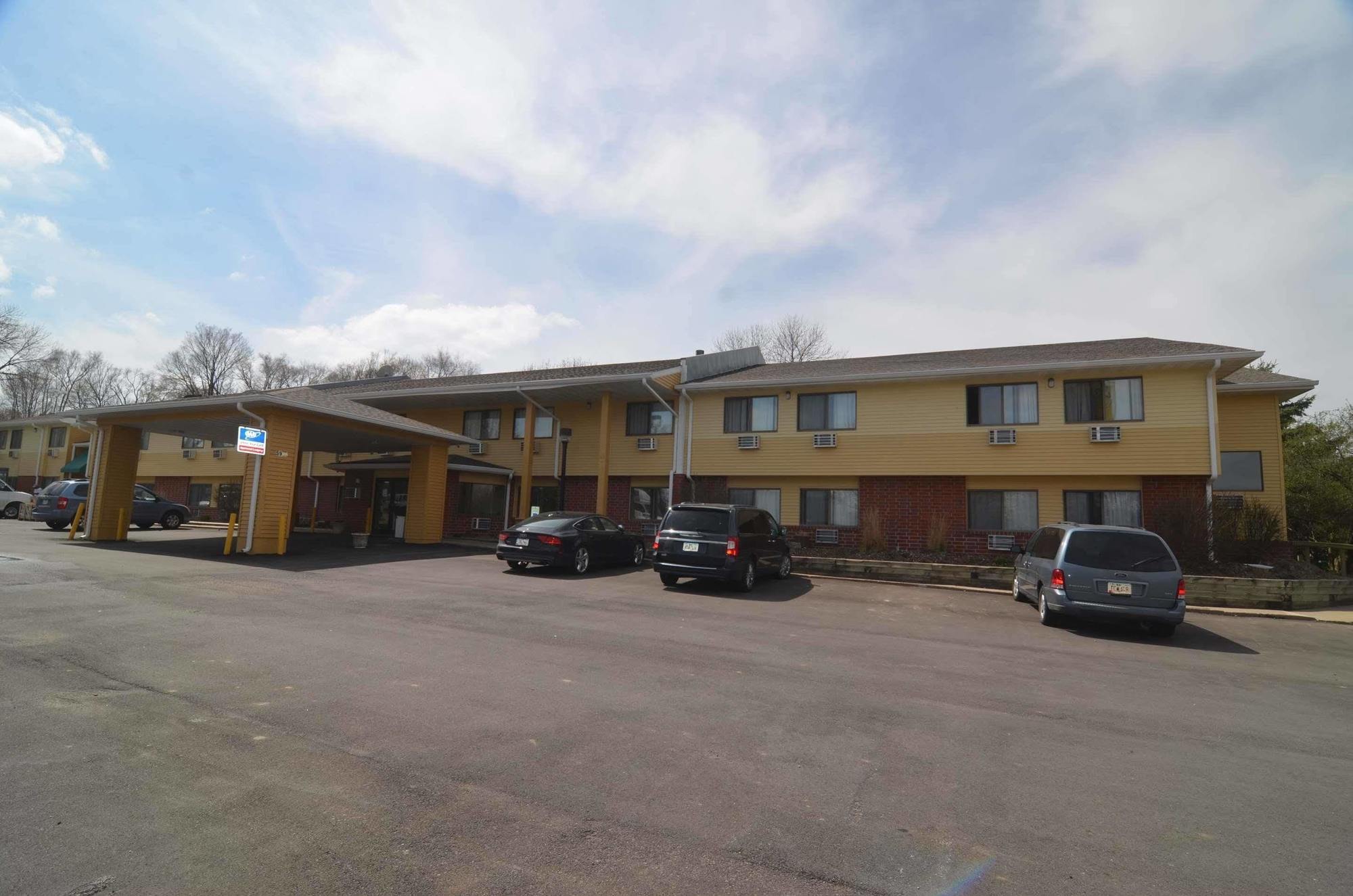 Super 8 By Wyndham Urbandale/Des Moines Area Motel Екстериор снимка