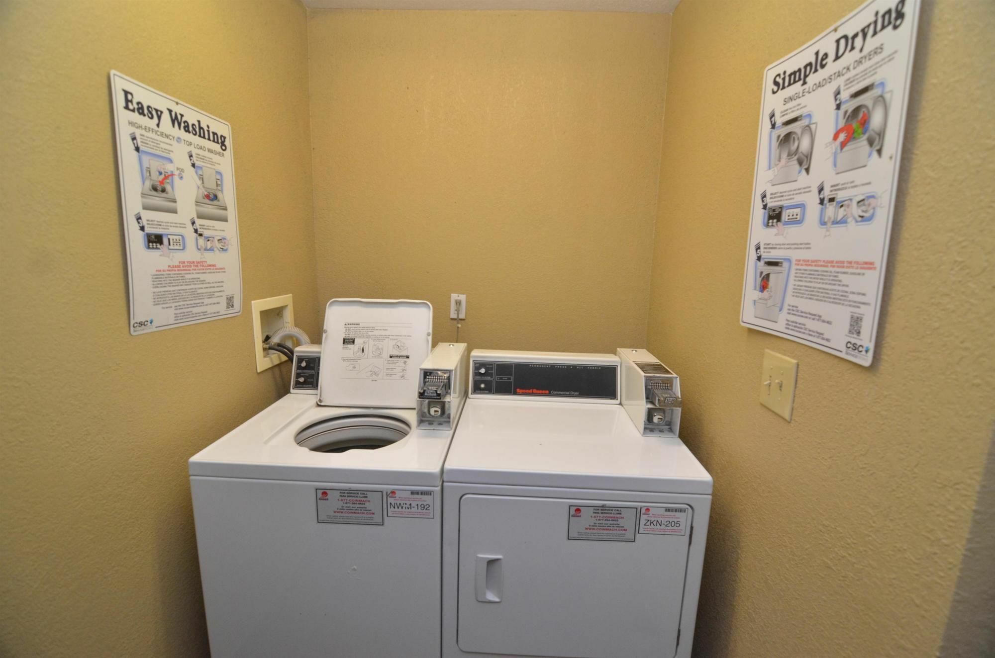 Super 8 By Wyndham Urbandale/Des Moines Area Motel Екстериор снимка