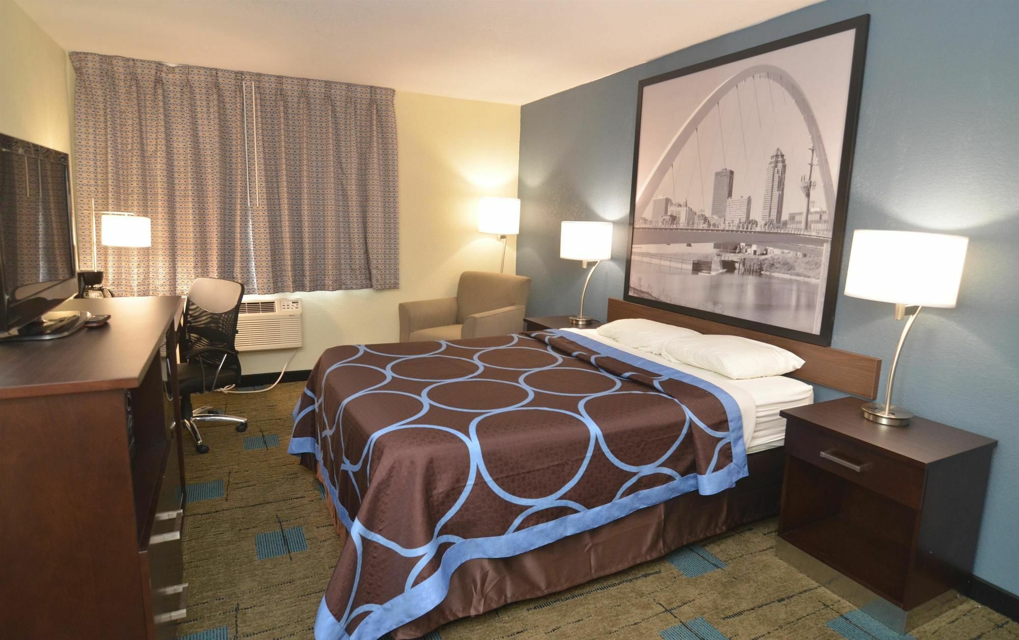 Super 8 By Wyndham Urbandale/Des Moines Area Motel Екстериор снимка